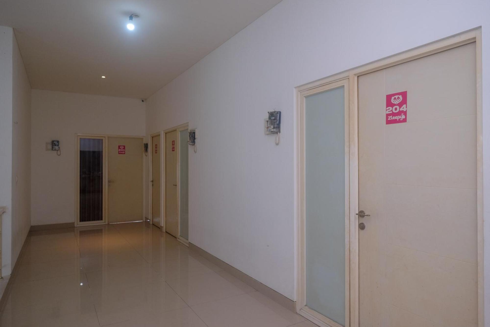 Reddoorz Syariah Near Simpang Lima Semarang Ξενοδοχείο Jomblang Εξωτερικό φωτογραφία
