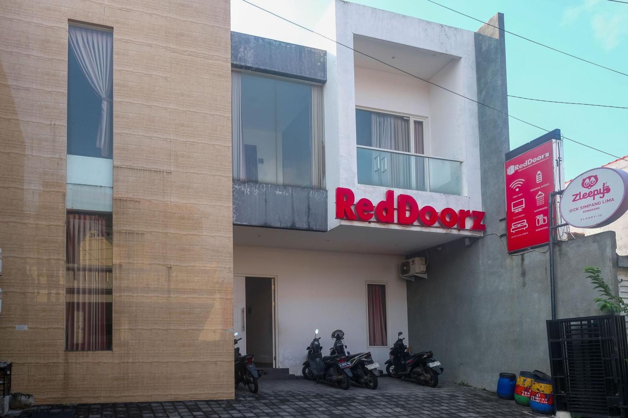 Reddoorz Syariah Near Simpang Lima Semarang Ξενοδοχείο Jomblang Εξωτερικό φωτογραφία