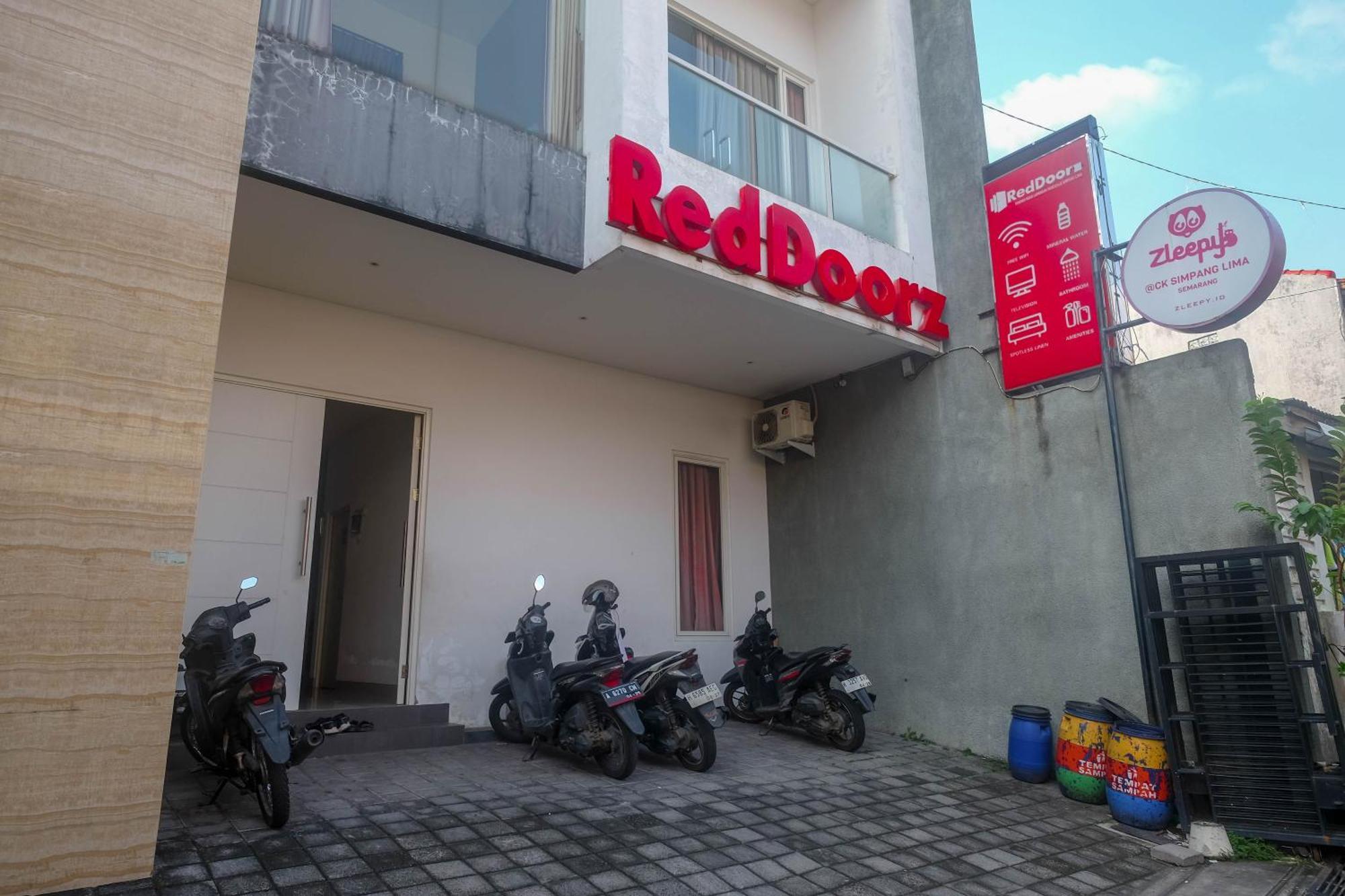 Reddoorz Syariah Near Simpang Lima Semarang Ξενοδοχείο Jomblang Εξωτερικό φωτογραφία