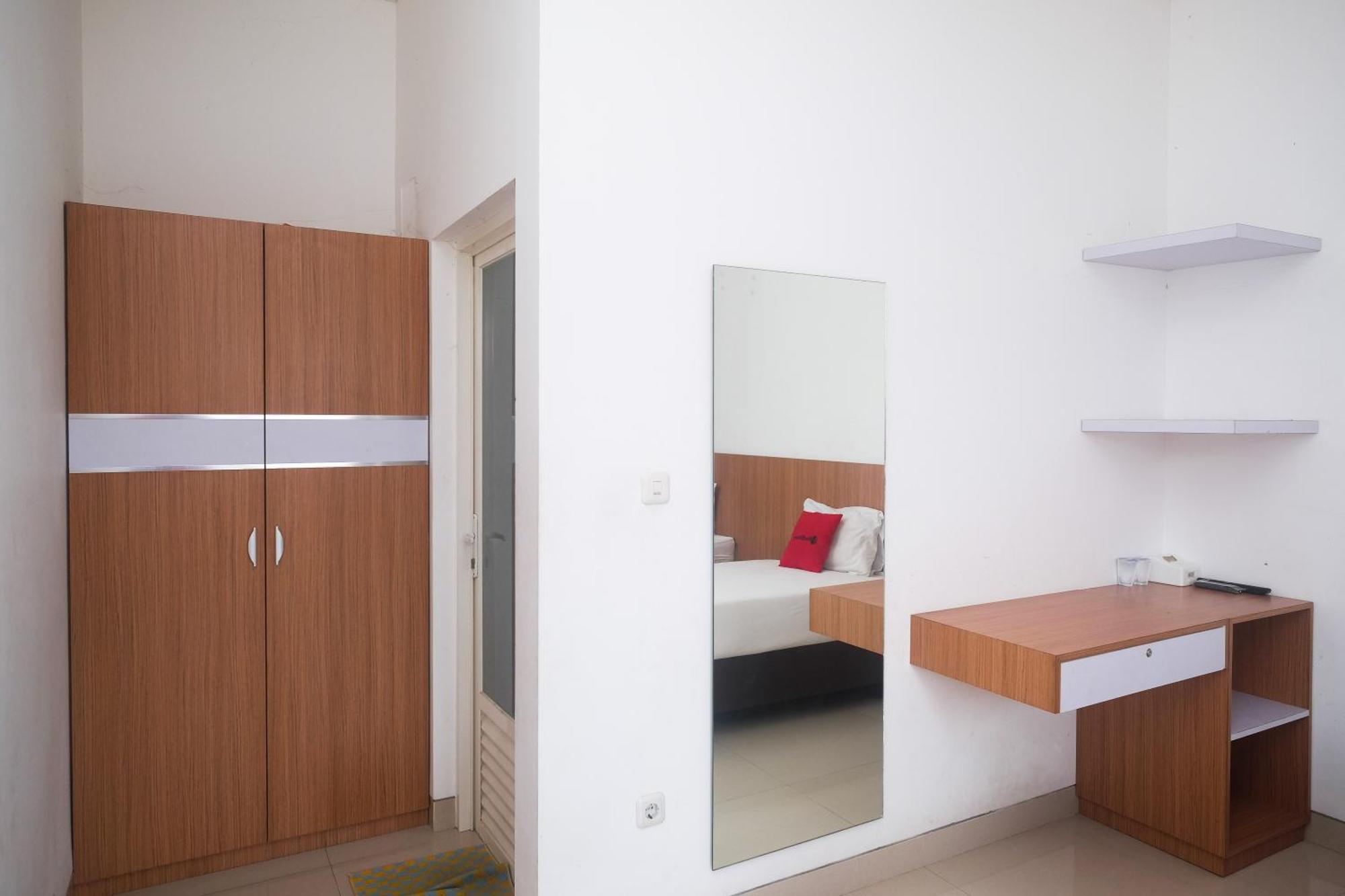 Reddoorz Syariah Near Simpang Lima Semarang Ξενοδοχείο Jomblang Εξωτερικό φωτογραφία