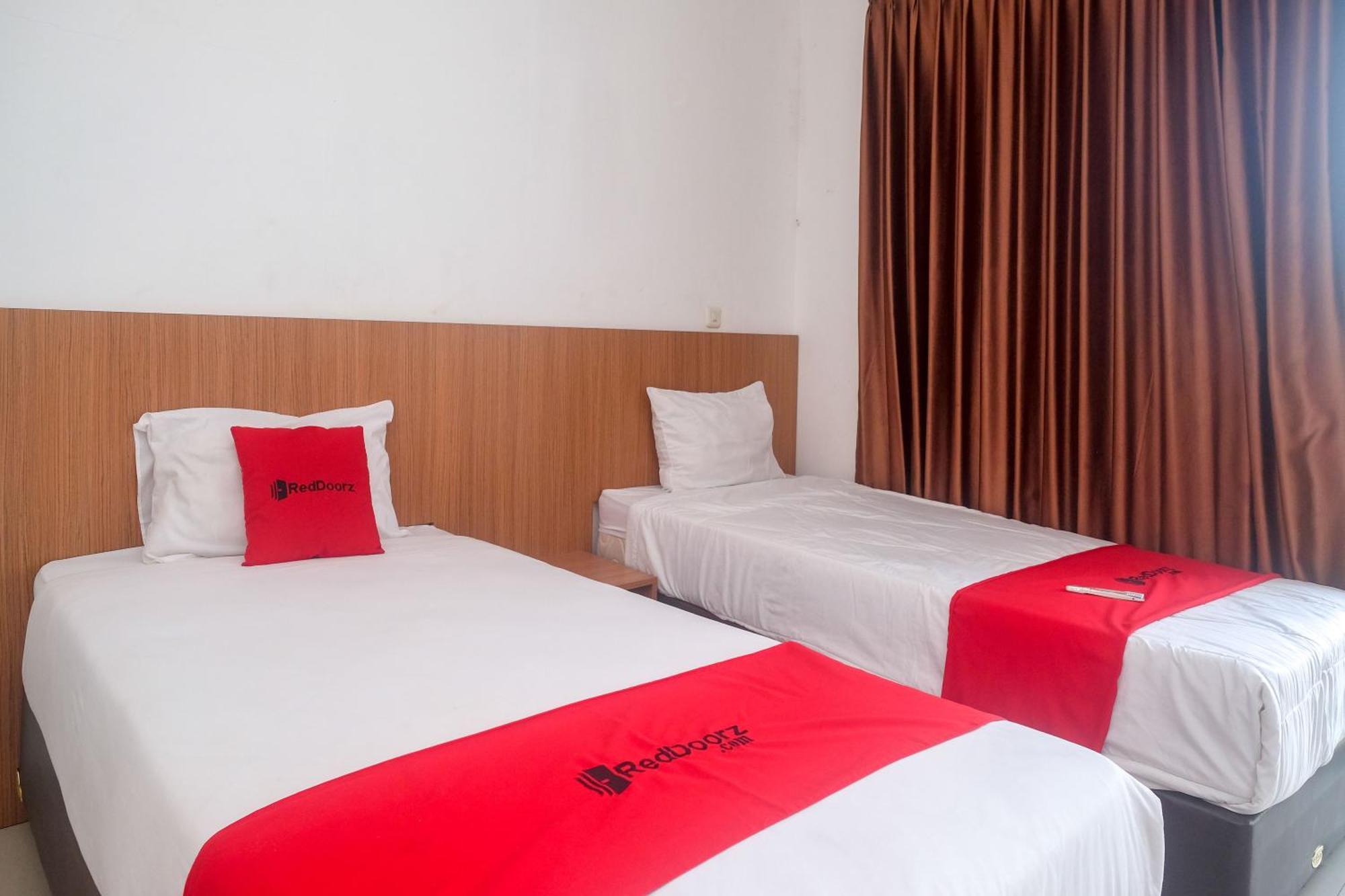 Reddoorz Syariah Near Simpang Lima Semarang Ξενοδοχείο Jomblang Εξωτερικό φωτογραφία