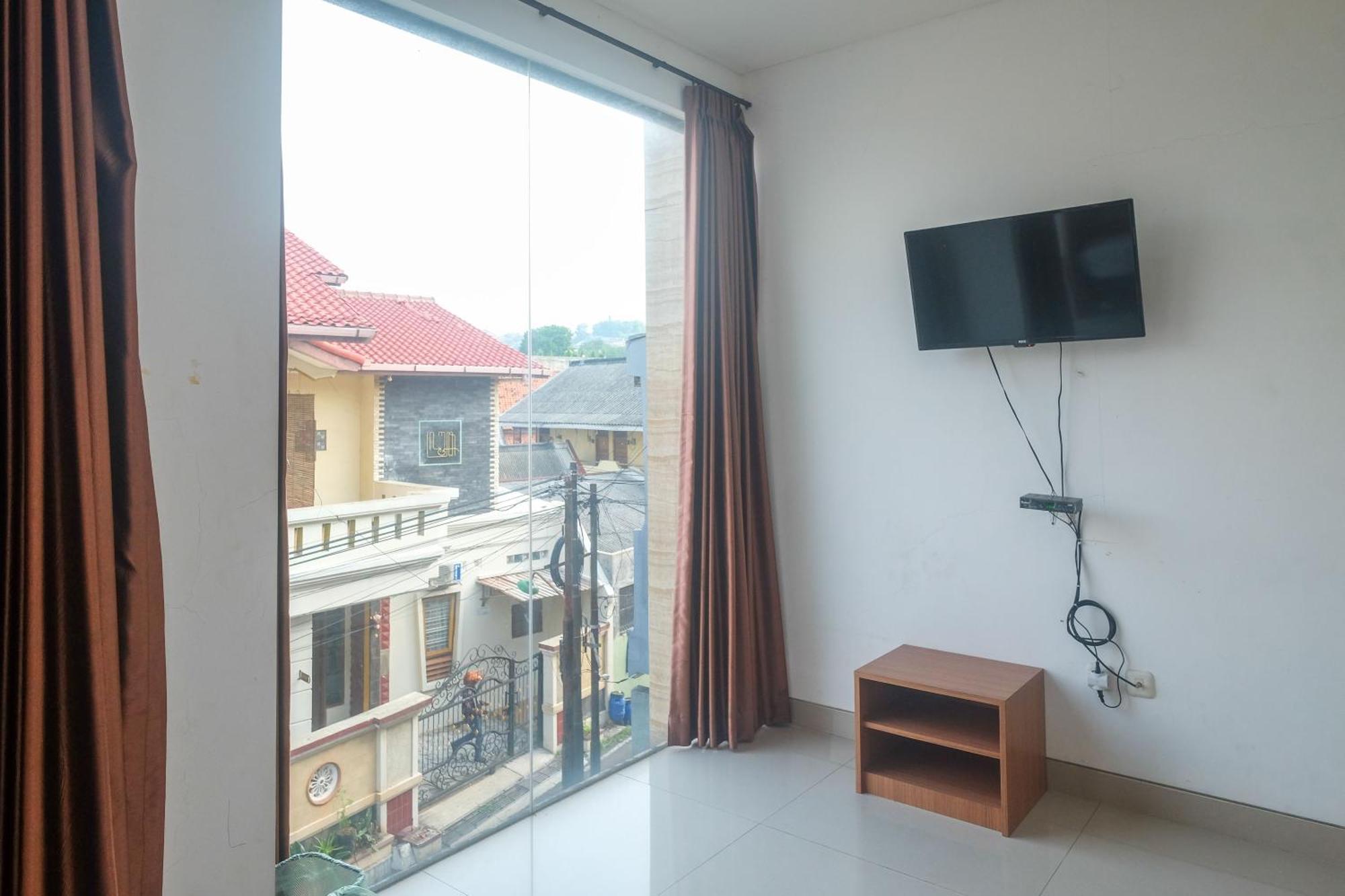 Reddoorz Syariah Near Simpang Lima Semarang Ξενοδοχείο Jomblang Εξωτερικό φωτογραφία
