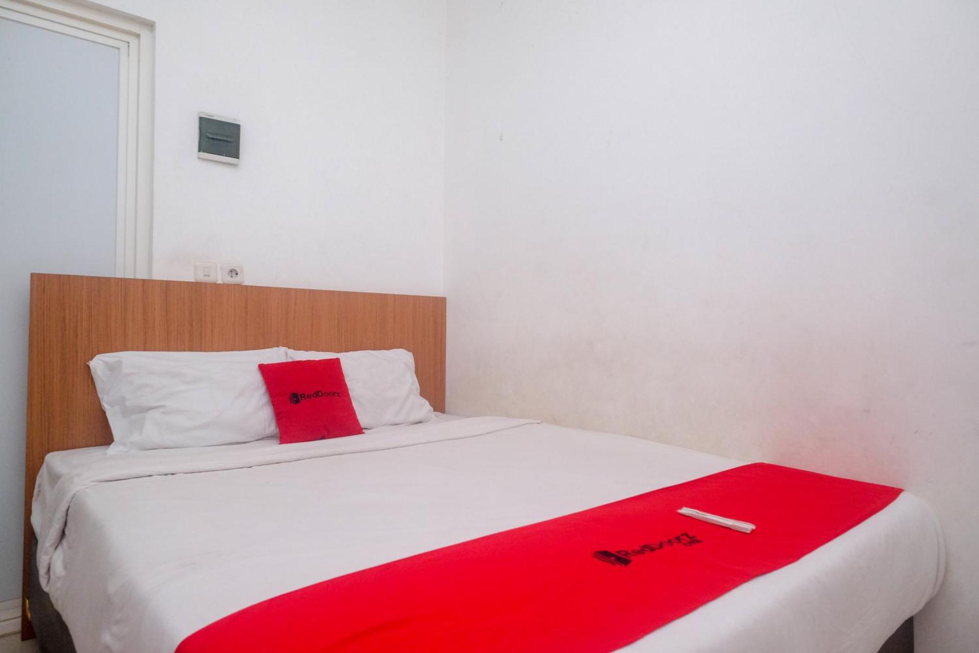 Reddoorz Syariah Near Simpang Lima Semarang Ξενοδοχείο Jomblang Εξωτερικό φωτογραφία
