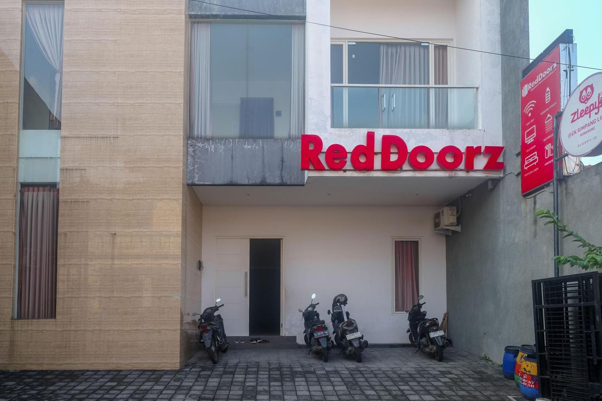 Reddoorz Syariah Near Simpang Lima Semarang Ξενοδοχείο Jomblang Εξωτερικό φωτογραφία